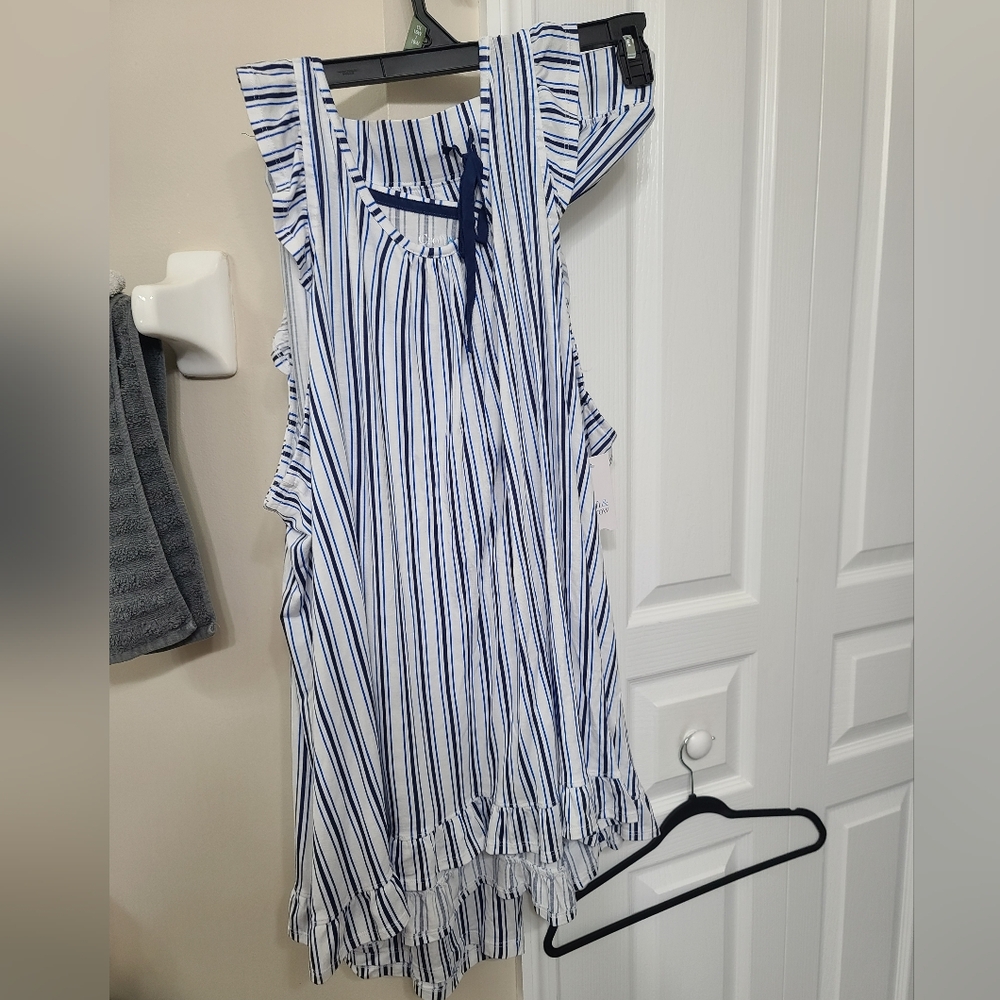 Croft & Barrow Navy and White Striped Womams Pj's